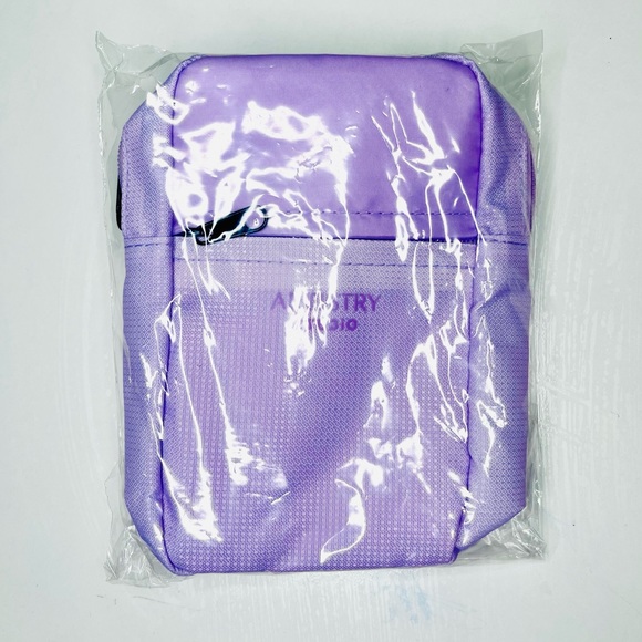 COPY - Artistry Studio Lavender Crossbody Bag - Picture 2 of 12